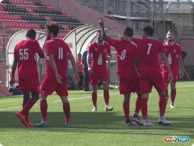 טסאו חוגג את שערו במשחק (שקד מורג)